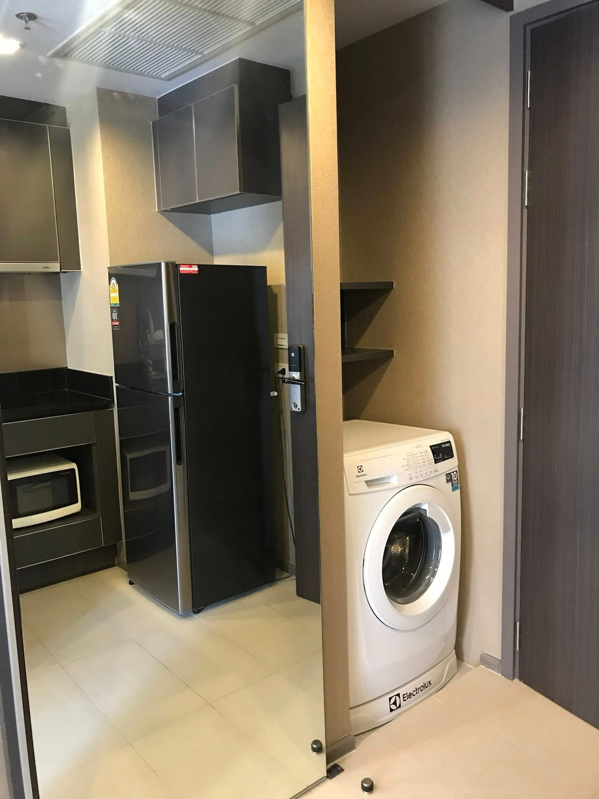 For RentCondoWongwianyai, Charoennakor : For rent: Nye Wongwian Yai, next to BTS Wongwian Yai.