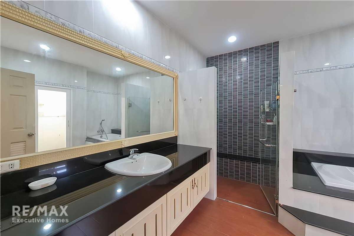 ขายบ้านลาดกระบัง สุวรรณภูมิ : ขายด่วน! บ้านพร้อมที่ดินใหญ่ 181 ตร.ว. ใกล้สวนหลวง ร.9 เพียง 2.5กม.