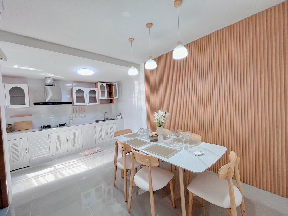 ให้เช่าทาวน์โฮมรัชดา ห้วยขวาง : 💕Huai Khwang Houseบ้านเช่าห้วยขวาง 5ห้องนอน3ห้องน้ำ รัชดา18 ใกล้MRTห้วยขวาง แอร์ทุกห้องรีโนเวทใหม่ 💕 ว่างพร้อมอยู่✨