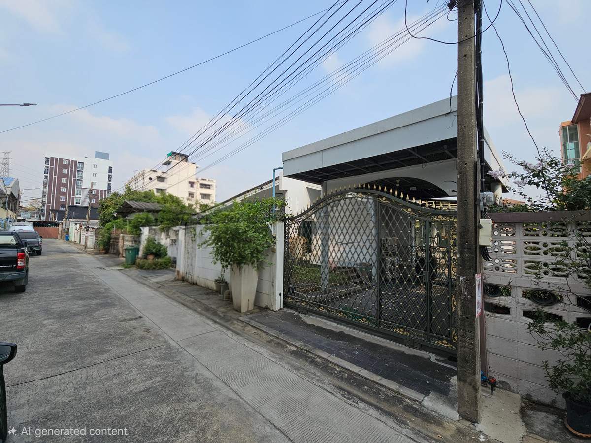 ขายที่ดินรัชดา ห้วยขวาง : โปรไฟไหม้ 🔥 ที่ดินแถมบ้าน (64 ตร.ว.) ซอยรัชดานิเวศน์ 1/1  ใกล้ MRT ห้วยขวาง เพียง 1.7 กม.