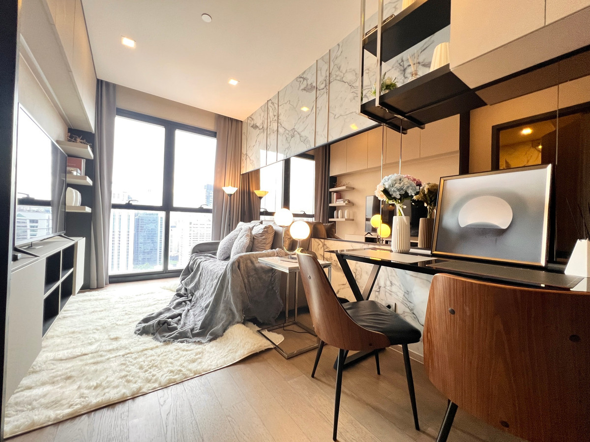 For RentCondoSukhumvit, Asoke, Thonglor : Ashton Asoke Condo in the heart of the city, Top Tier location, the only one connected to BTS Asoke and MRT Sukhumvit, beautiful room, fully furnished, high floor, ready to move in.