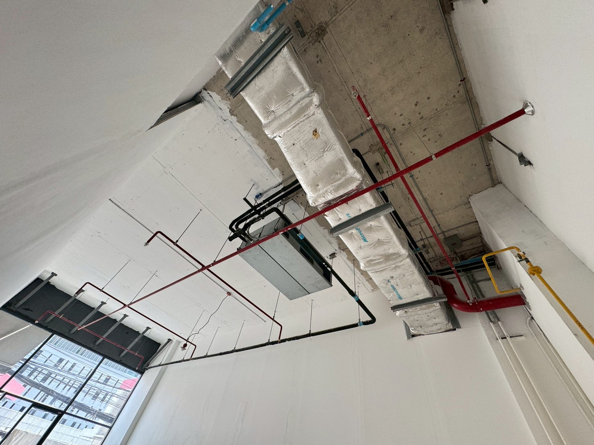 For RentRetail SpaceOnnut, Udomsuk : Retail Space next to BTS on Sukhumvit Road, suitable for all types of businesses ** NO CO-AGENT ** 