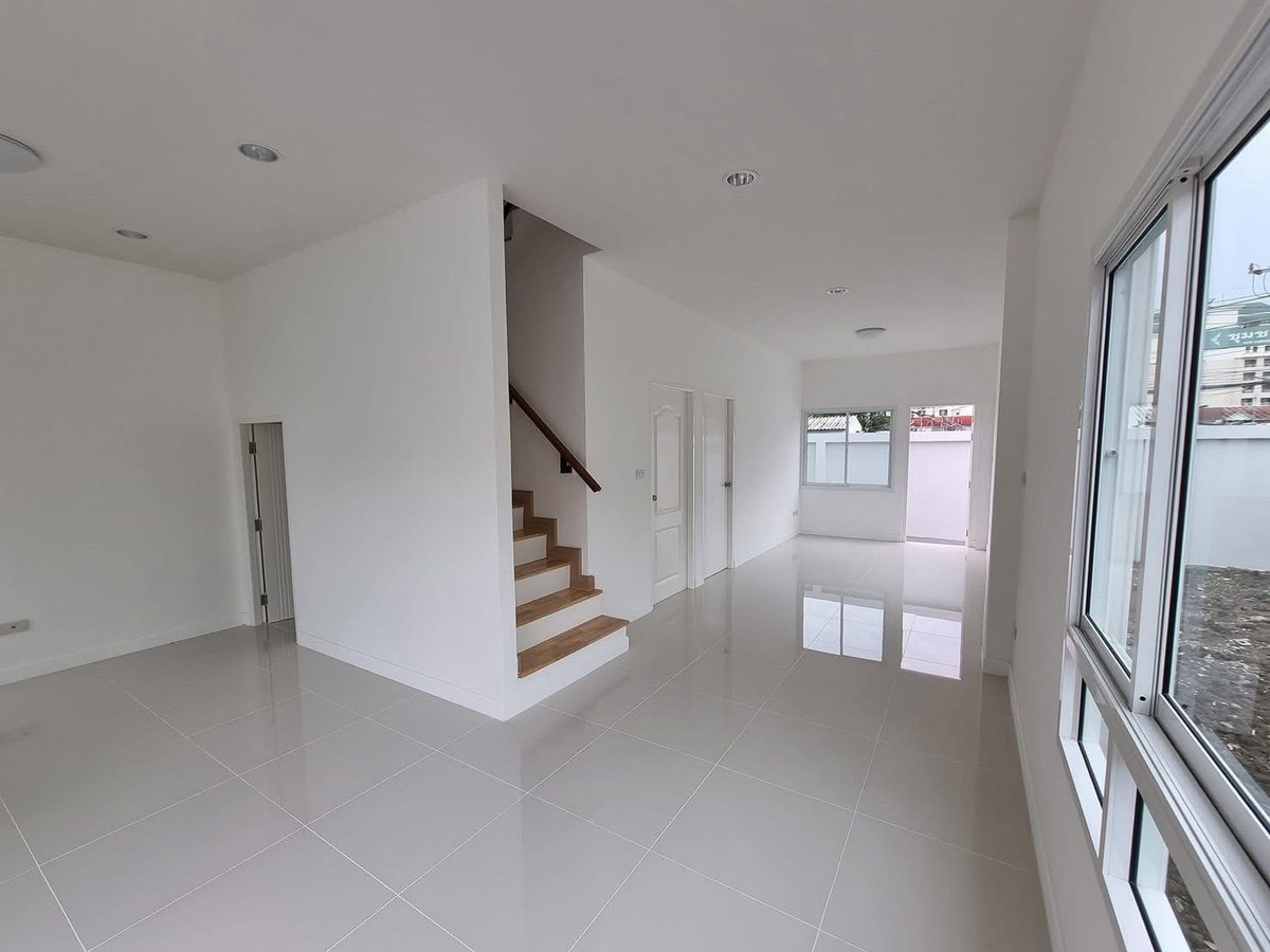 ขายทาวน์โฮมวิภาวดี ดอนเมือง หลักสี่ : ขาย/SALE : Townhome Kosum Ruamjai Soi 44 (ทาวน์โฮม โกสุม รวมใจ ซอย 44) - 5 ห้องนอน LC094