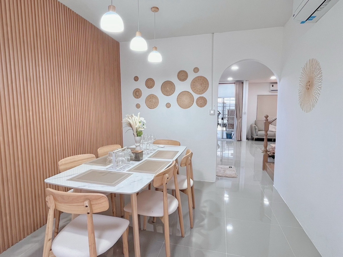 ให้เช่าทาวน์โฮมรัชดา ห้วยขวาง : 💕Huai Khwang Houseบ้านเช่าห้วยขวาง 5ห้องนอน3ห้องน้ำ รัชดา18 ใกล้MRTห้วยขวาง แอร์ทุกห้องรีโนเวทใหม่ 💕 ว่างพร้อมอยู่✨