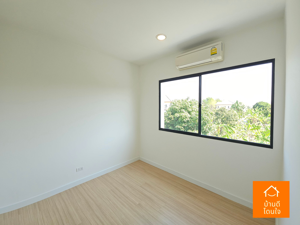 ขายทาวน์โฮมนวมินทร์ รามอินทรา : โปรไฟไหม้ 🔥บ้านกลางเมือง นวมินทร์42 (33 ตร.ว.) หลังมุม รีโนเวทใหม่สวย ใกล้เดอะมอล์บางกะปิ 