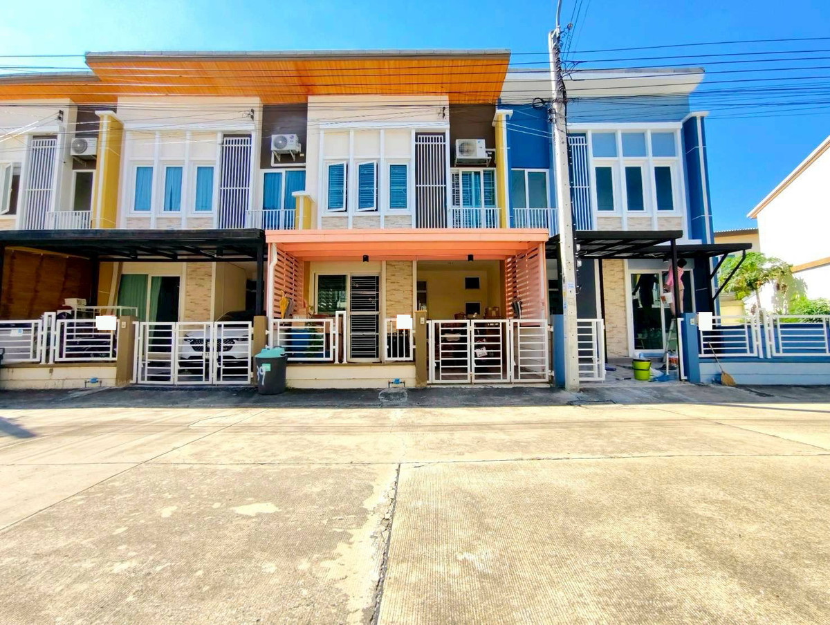 For SaleTownhomePattanakan, Srinakarin : 18.5 sq m, 4 bedrooms, 2 bathrooms, 2-story townhome, Golden Town Srinakarin-Sukhumvit.