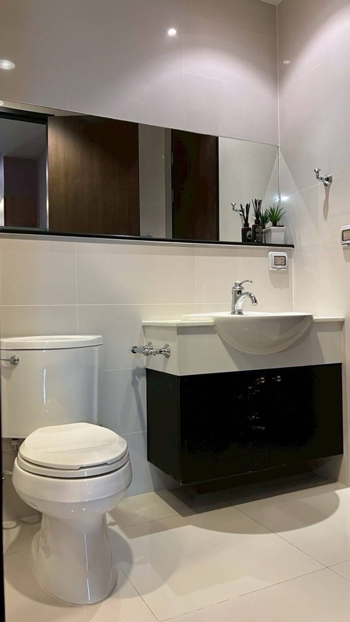 ให้เช่าคอนโดวิทยุ ชิดลม หลังสวน : Address Chidlom 2b2b 50k call 0886166564