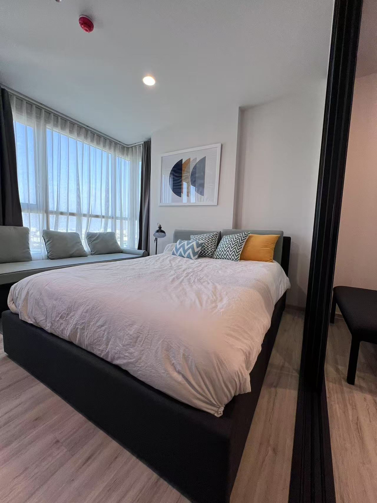 For RentCondoRatchadapisek, Huaikwang, Suttisan : For Rent: XT Huai Khwang –   Garden View, North-facing — Cool, Walk to MRT Huai Khwang ( contact Line: bbam.p )