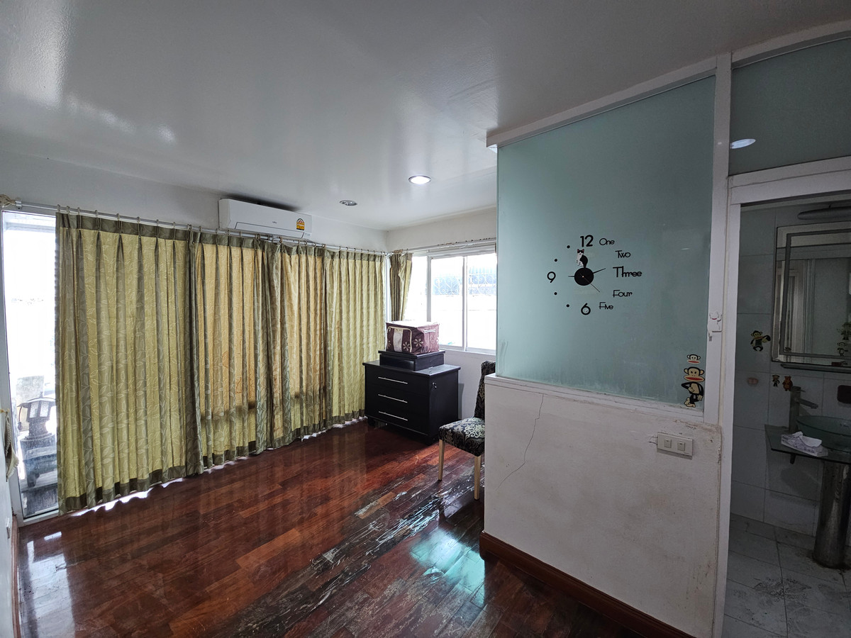 ขายที่ดินรัชดา ห้วยขวาง : โปรไฟไหม้ 🔥 ที่ดินแถมบ้าน (64 ตร.ว.) ซอยรัชดานิเวศน์ 1/1  ใกล้ MRT ห้วยขวาง เพียง 1.7 กม.