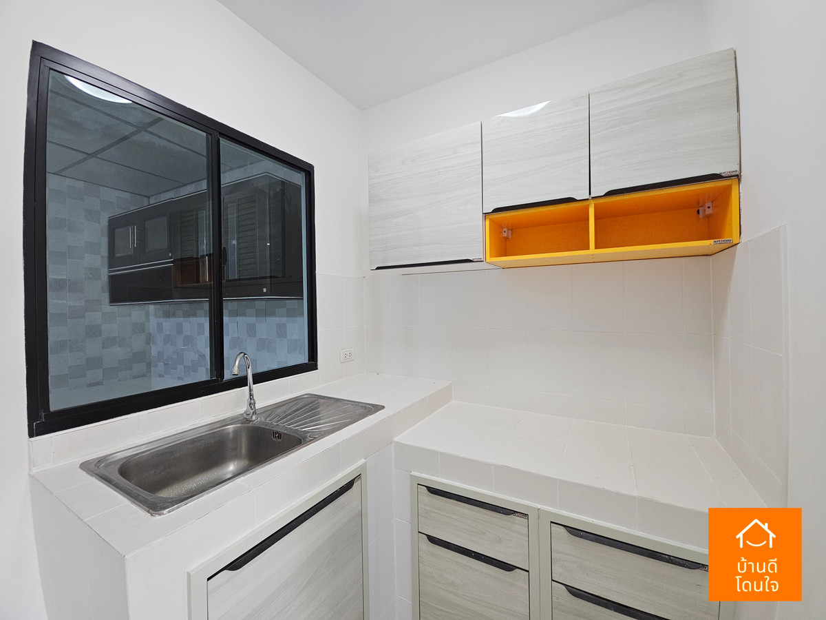 ขายทาวน์โฮมนวมินทร์ รามอินทรา : โปรไฟไหม้ 🔥บ้านกลางเมือง นวมินทร์42 (33 ตร.ว.) หลังมุม รีโนเวทใหม่สวย ใกล้เดอะมอล์บางกะปิ 