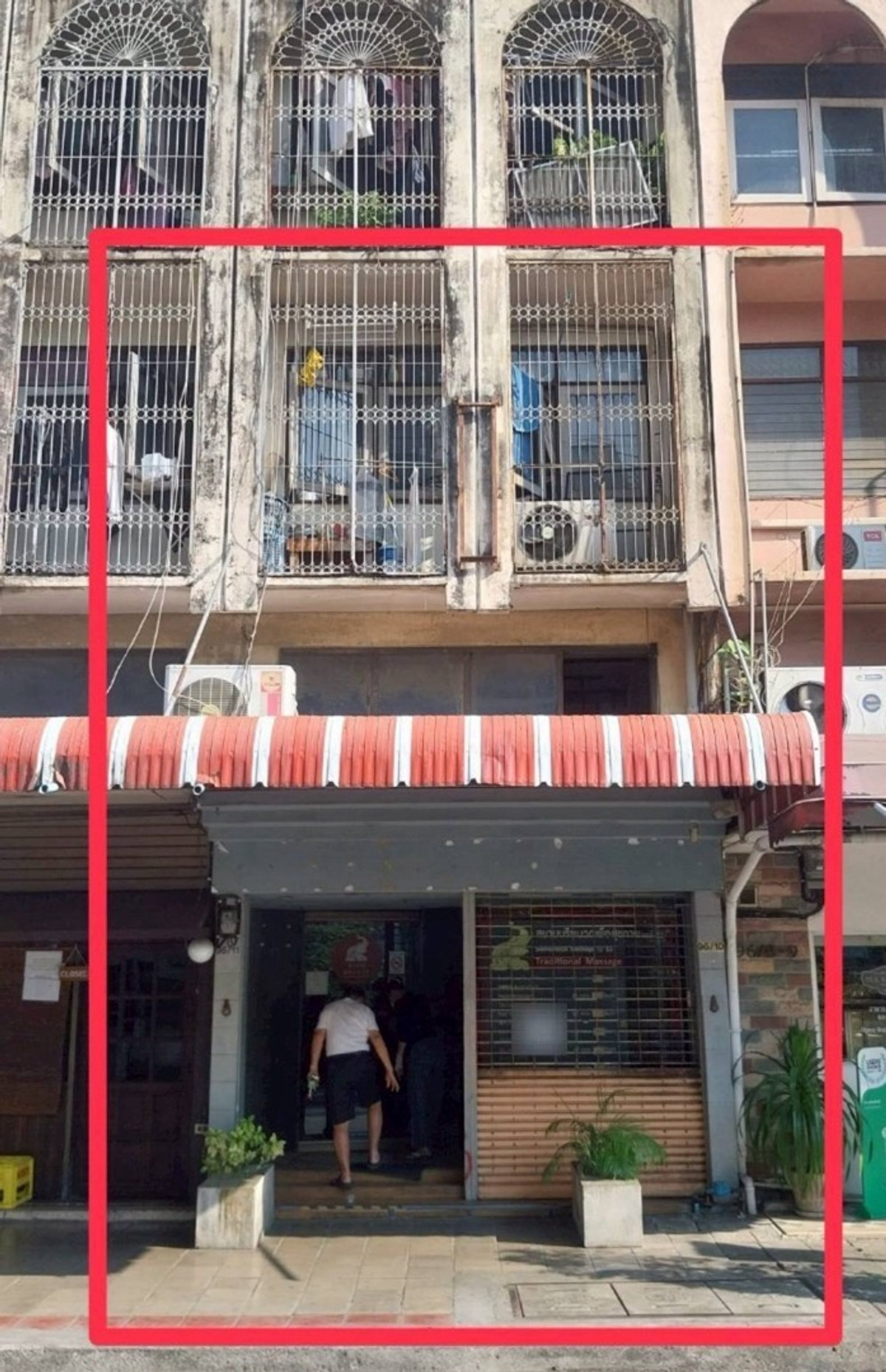 For RentShop HouseSukhumvit, Asoke, Thonglor : Commercial building for rent, Sukhumvit 23 Asoke, near BTS 500 meters, very good location.