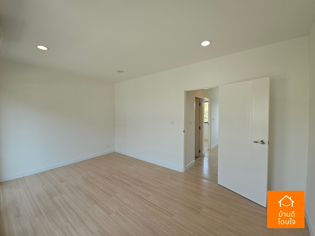 ขายทาวน์โฮมนวมินทร์ รามอินทรา : โปรไฟไหม้ 🔥บ้านกลางเมือง นวมินทร์42 (33 ตร.ว.) หลังมุม รีโนเวทใหม่สวย ใกล้เดอะมอล์บางกะปิ 