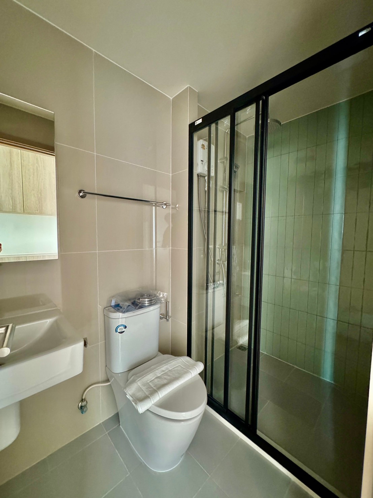 For RentCondoWongwianyai, Charoennakor : 🔥 For rent, 2 bedrooms, city view! FLO by Sansiri