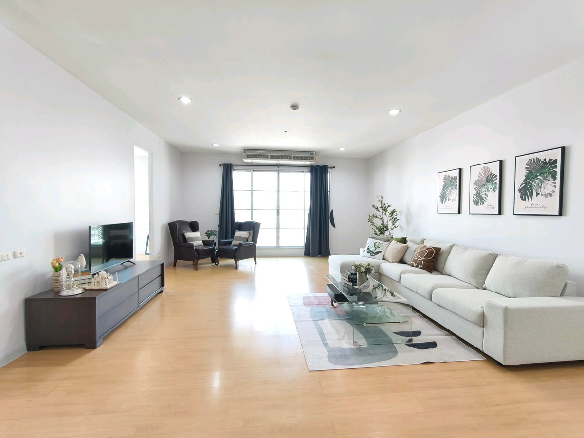 For RentCondoSukhumvit, Asoke, Thonglor : Rare Penthouse For Rent – Open View & Large Balcony @Asoke - CitiSmart Sukhumvit 18 (Penthouse Unit)