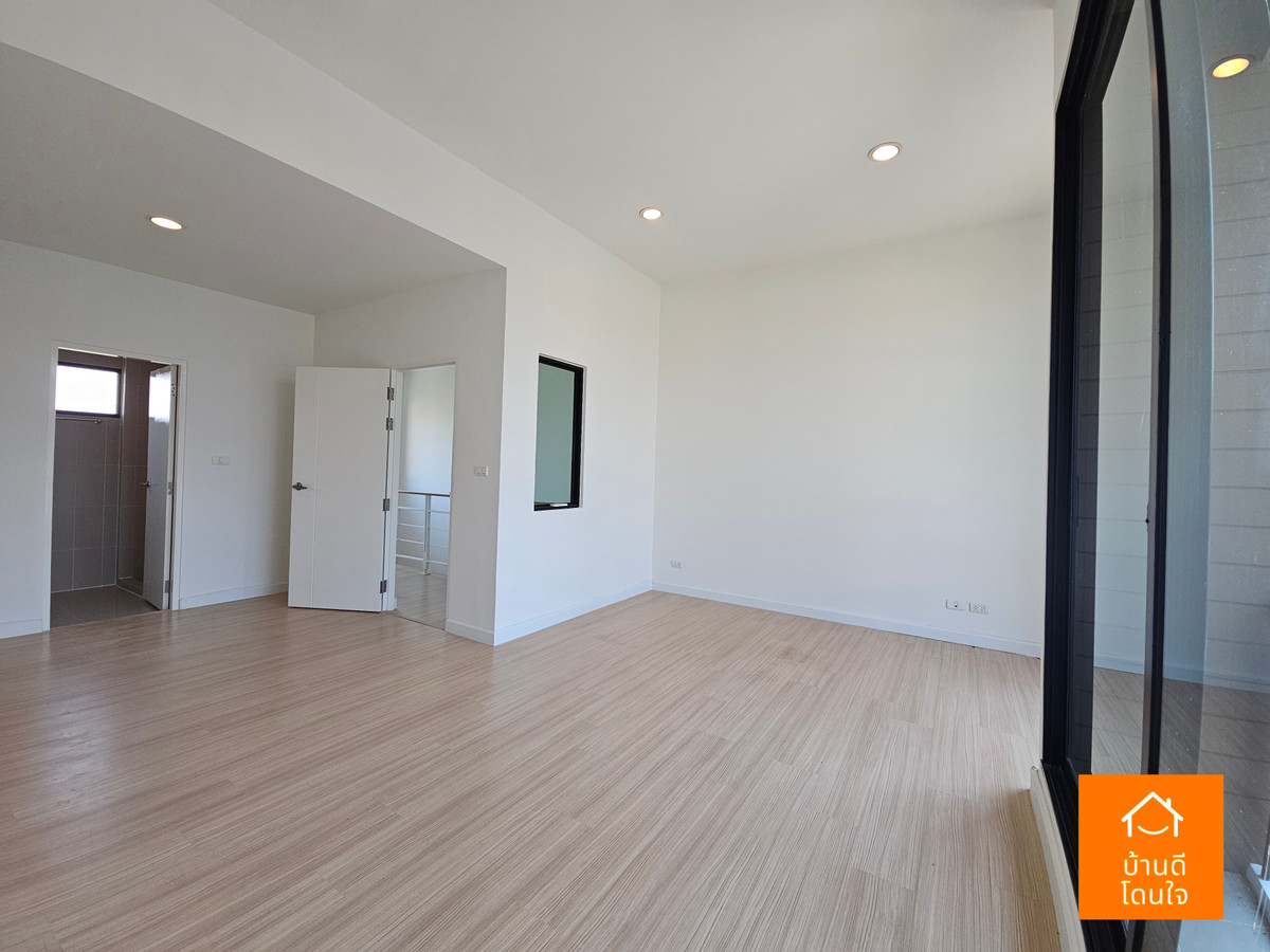 ขายทาวน์โฮมนวมินทร์ รามอินทรา : โปรไฟไหม้ 🔥บ้านกลางเมือง นวมินทร์42 (33 ตร.ว.) หลังมุม รีโนเวทใหม่สวย ใกล้เดอะมอล์บางกะปิ 