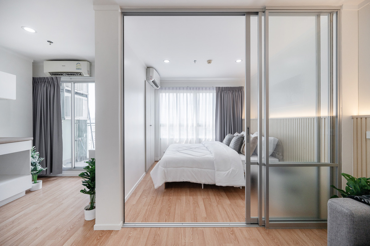 For SaleCondoBang Sue, Wong Sawang, Tao Pun : Lumpini Ville Prachachuen-Phongphet 2 !! Condo for urgent sale! Installments start at just 6000 baht/month, plus free furniture. Just come and move in.