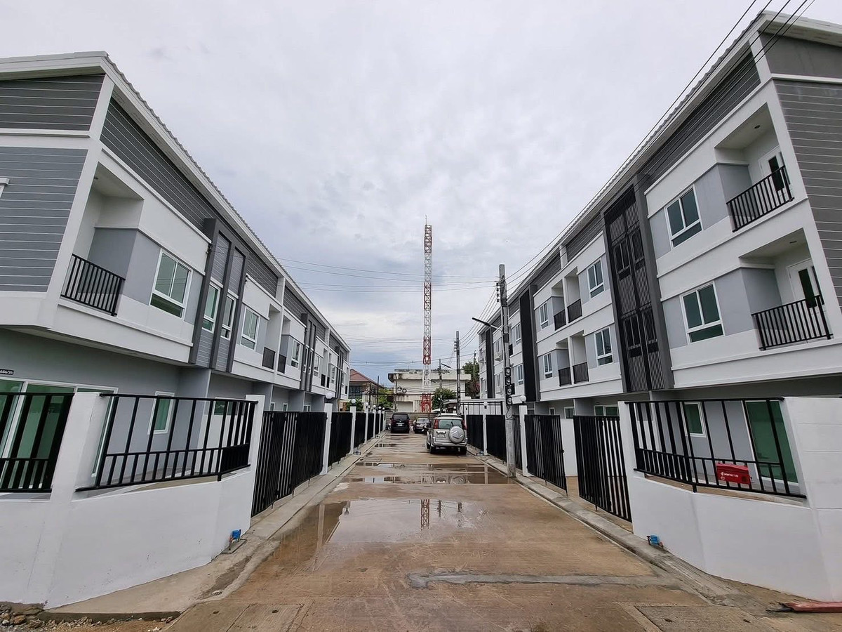 ขายทาวน์โฮมวิภาวดี ดอนเมือง หลักสี่ : ขาย/SALE : Townhome Kosum Ruamjai Soi 44 (ทาวน์โฮม โกสุม รวมใจ ซอย 44) - 5 ห้องนอน LC094