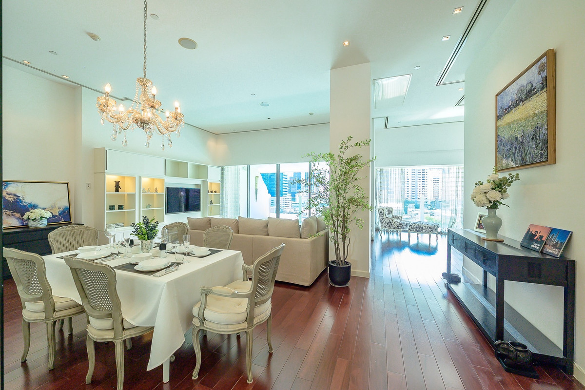 For RentCondoSukhumvit, Asoke, Thonglor : For rent ✨Condo ready to move in the city center: Le Raffine Sukhumvit 39: near BTS Phrom Phong.