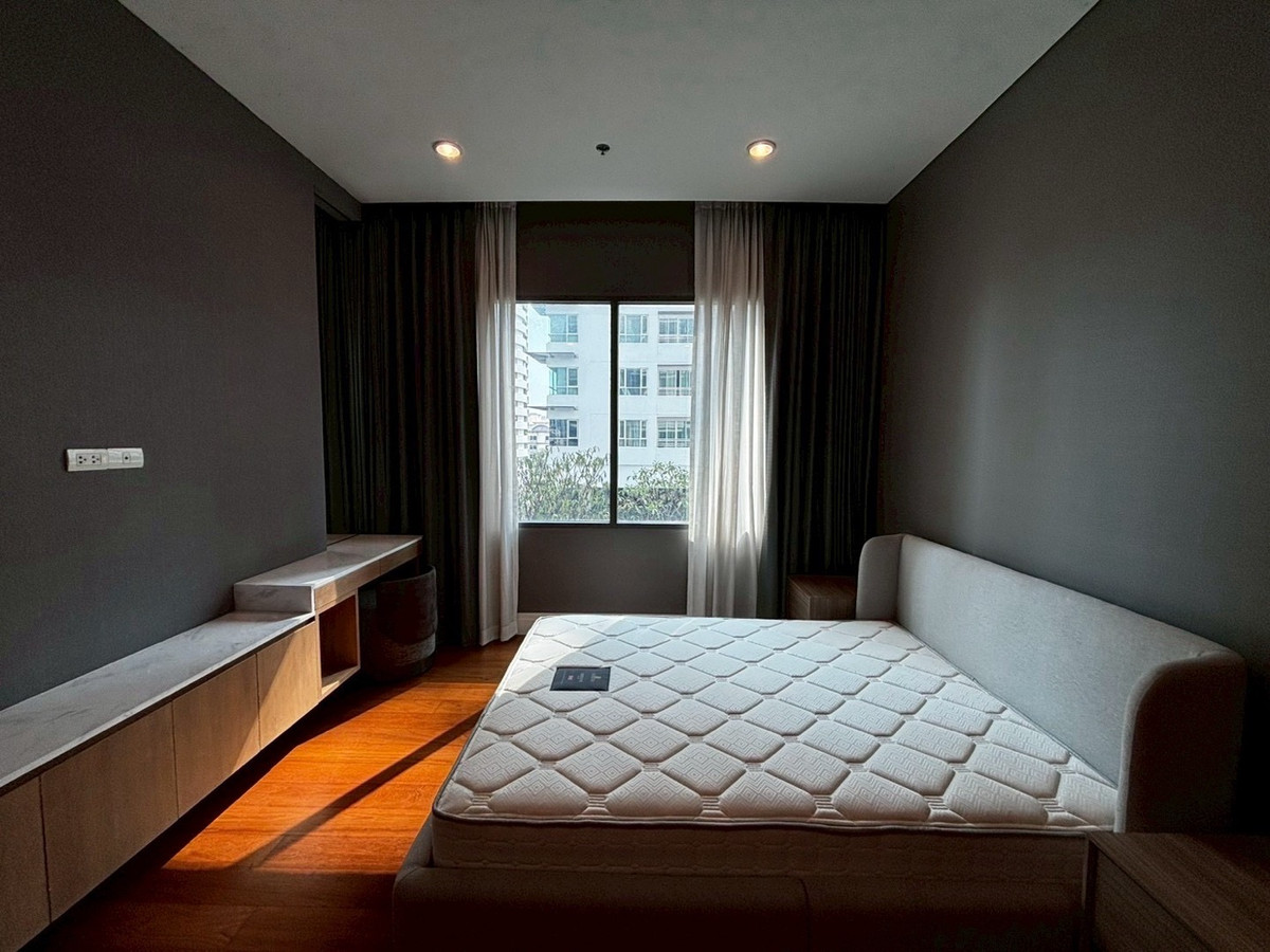 For RentCondoSukhumvit, Asoke, Thonglor : Bright 24- new renovated room.  for rent- 0816037454