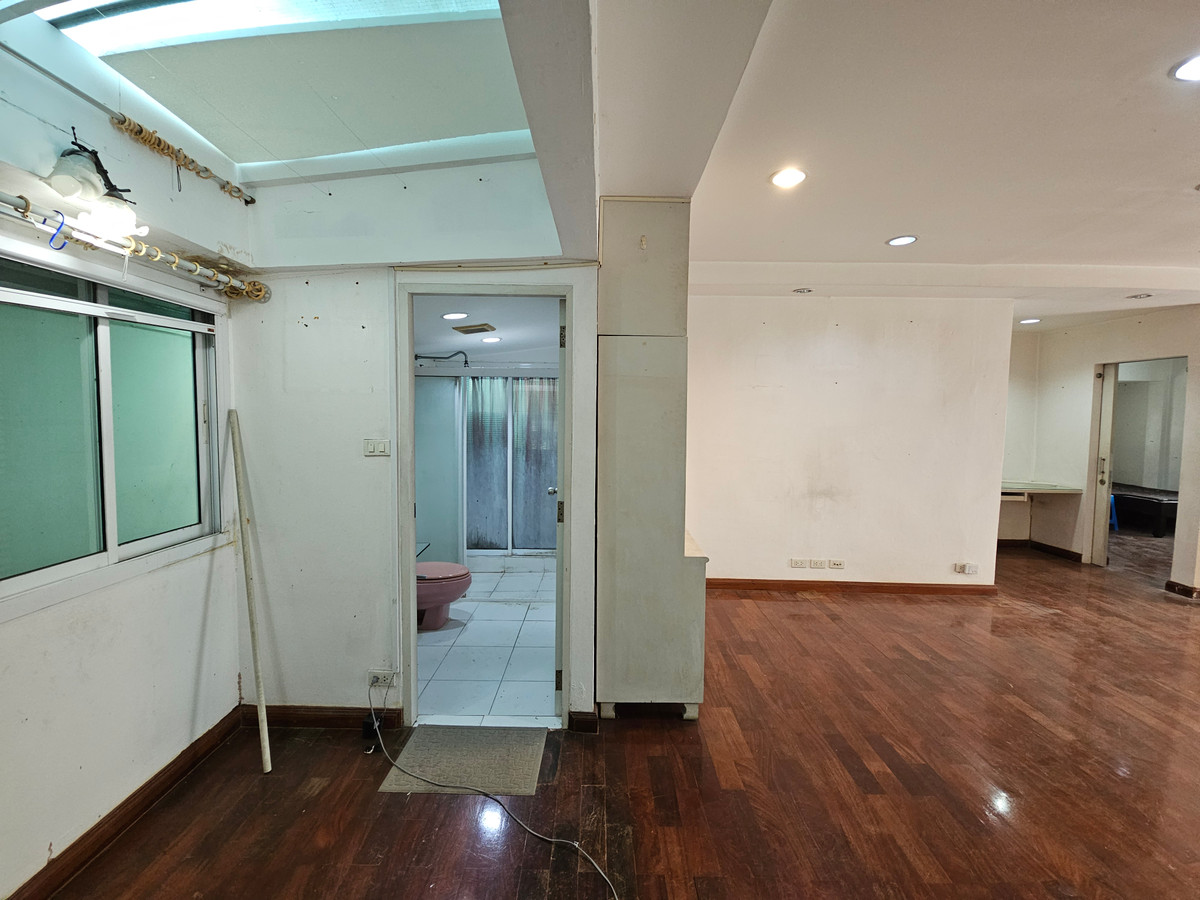 ขายที่ดินรัชดา ห้วยขวาง : โปรไฟไหม้ 🔥 ที่ดินแถมบ้าน (64 ตร.ว.) ซอยรัชดานิเวศน์ 1/1  ใกล้ MRT ห้วยขวาง เพียง 1.7 กม.