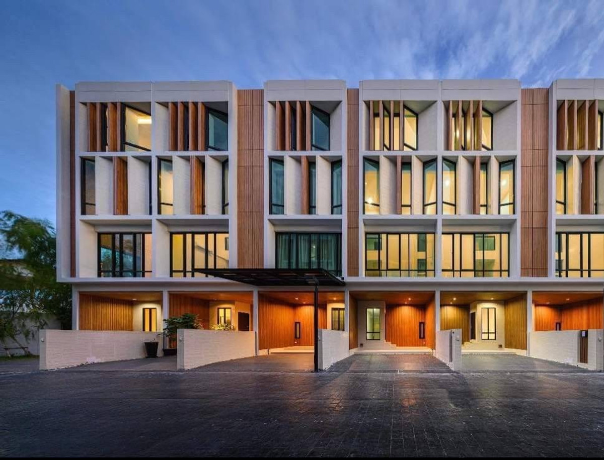 ขายทาวน์โฮมรัชดา ห้วยขวาง : ✨ขายทาวน์เฮาส์3.5ชั้นราคาพิเศษยูนิตสุดท้ายย่านรัชดา32 3ห้องนอน แปลงมุม มีความเป็นส่วนตัว ใกล้รถไฟฟ้า เดินทางสะดวก