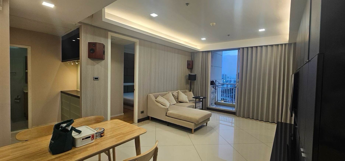 For RentCondoSathorn, Narathiwat : The Empire Place for rent. 0816037454