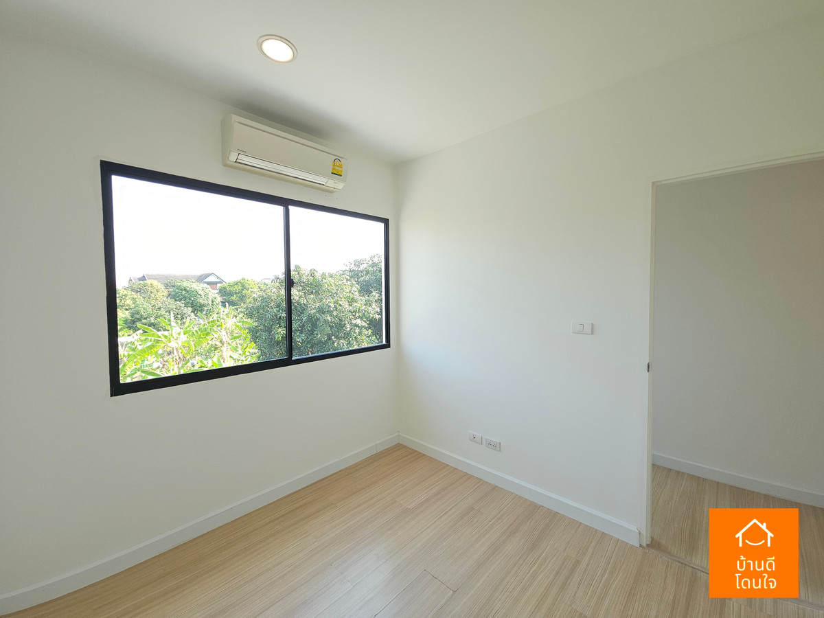 ขายทาวน์โฮมนวมินทร์ รามอินทรา : โปรไฟไหม้ 🔥บ้านกลางเมือง นวมินทร์42 (33 ตร.ว.) หลังมุม รีโนเวทใหม่สวย ใกล้เดอะมอล์บางกะปิ 