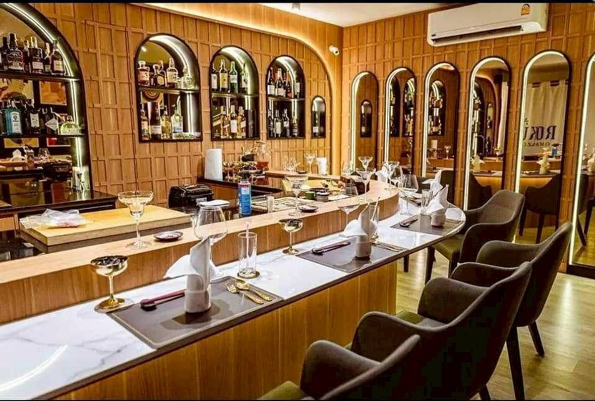 For RentRetail SpaceSathorn, Narathiwat : 🌟 Golden opportunity! Famous restaurant for rent in Sathorn area 🌟