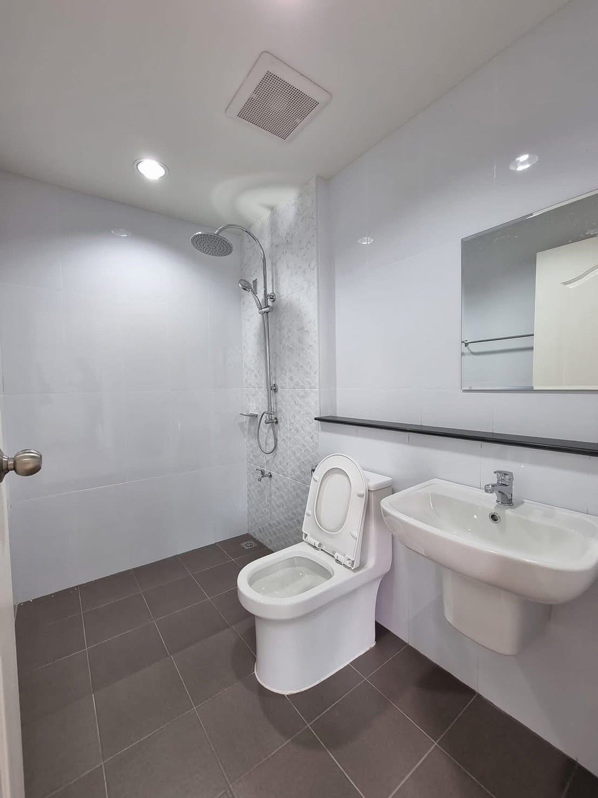 ขายทาวน์โฮมวิภาวดี ดอนเมือง หลักสี่ : ขาย/SALE : Townhome Kosum Ruamjai Soi 44 (ทาวน์โฮม โกสุม รวมใจ ซอย 44) - 5 ห้องนอน LC094