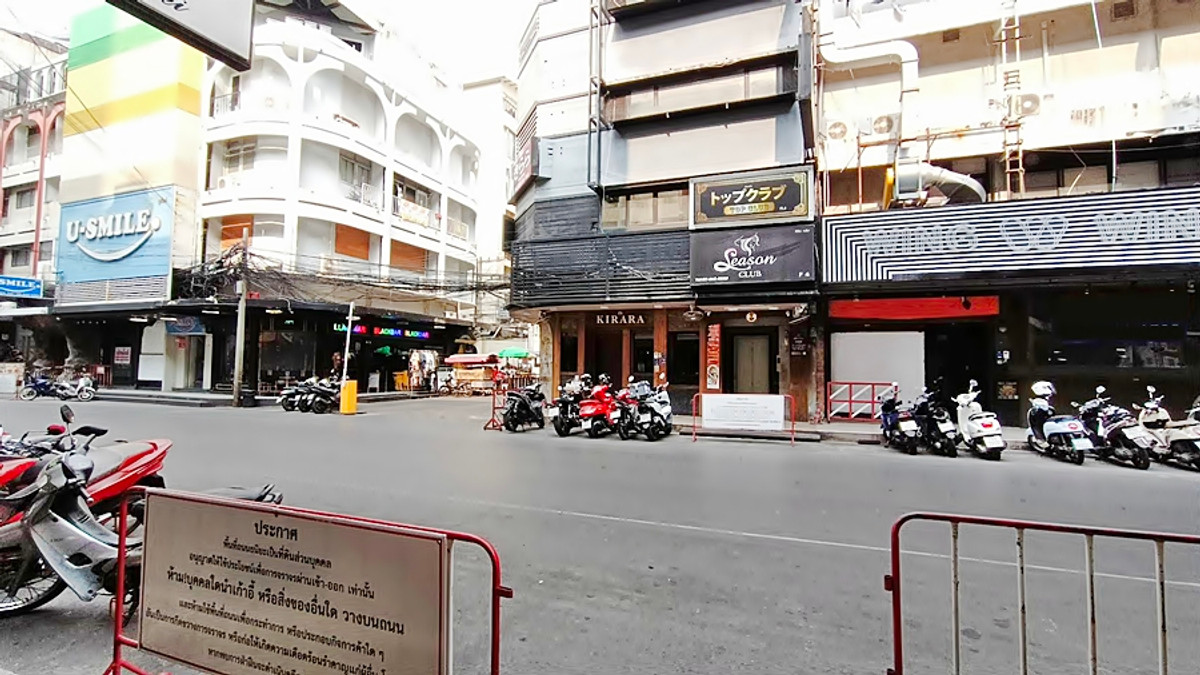 For RentShop HouseSilom, Saladaeng, Bangrak : Space For Restaurant or Pub Bar in Soi Thaniya Silom 100-300 sqm.