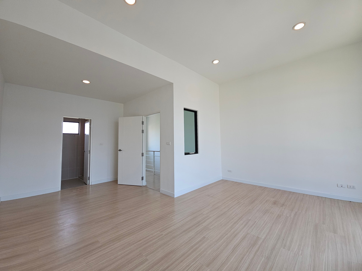 ขายทาวน์โฮมนวมินทร์ รามอินทรา : โปรไฟไหม้ 🔥บ้านกลางเมือง นวมินทร์42 (33 ตร.ว.) หลังมุม รีโนเวทใหม่สวย ใกล้เดอะมอล์บางกะปิ 