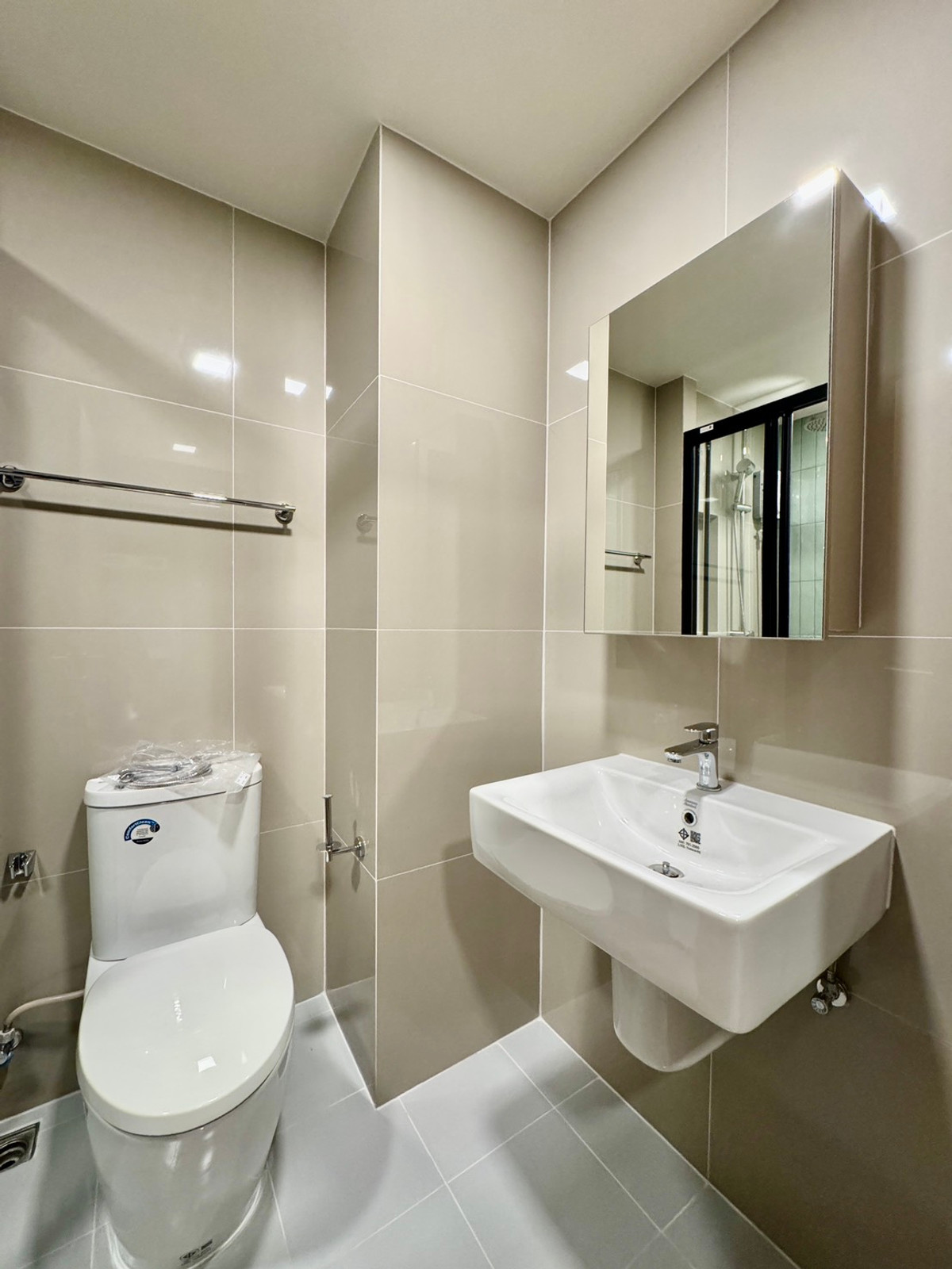 For RentCondoWongwianyai, Charoennakor : 🔥 For rent FLO by Sansiri, Loft room, high ceiling!