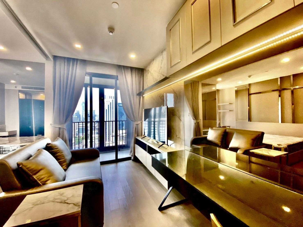 For RentCondoSukhumvit, Asoke, Thonglor : Condo for rent in the heart of Asoke, Ashton Asoke, 35 sq m, near MRT Sukhumvit.