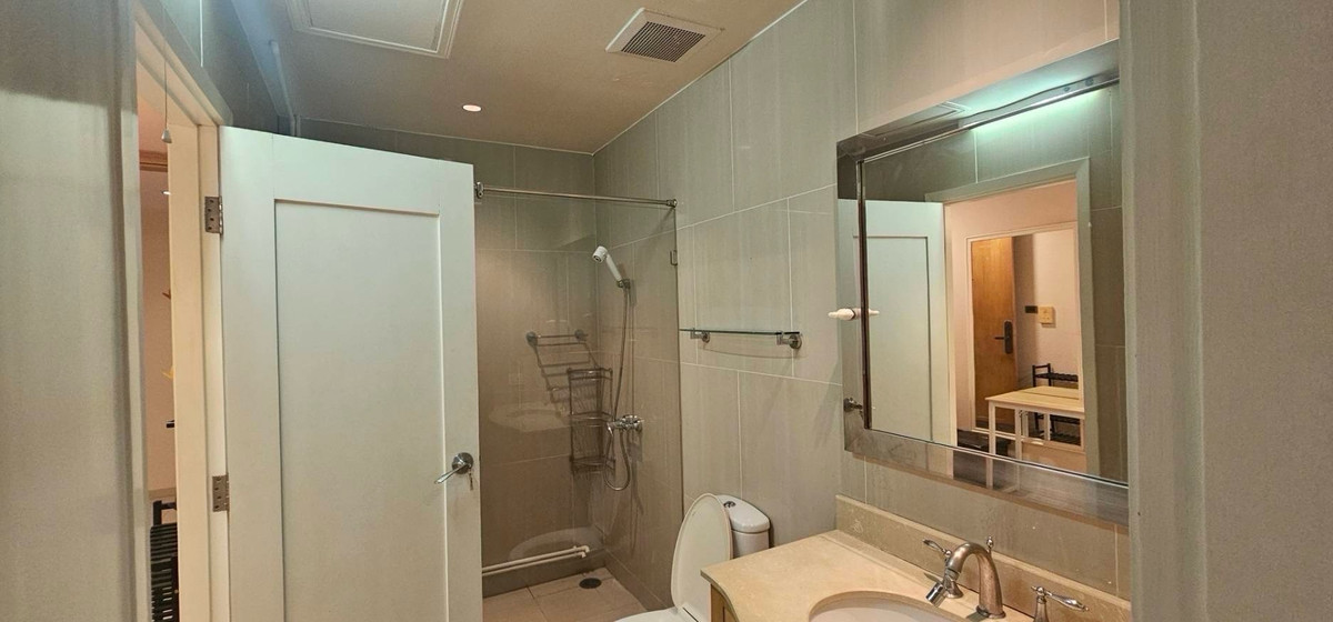 For RentCondoSathorn, Narathiwat : The Empire Place for rent. 0816037454