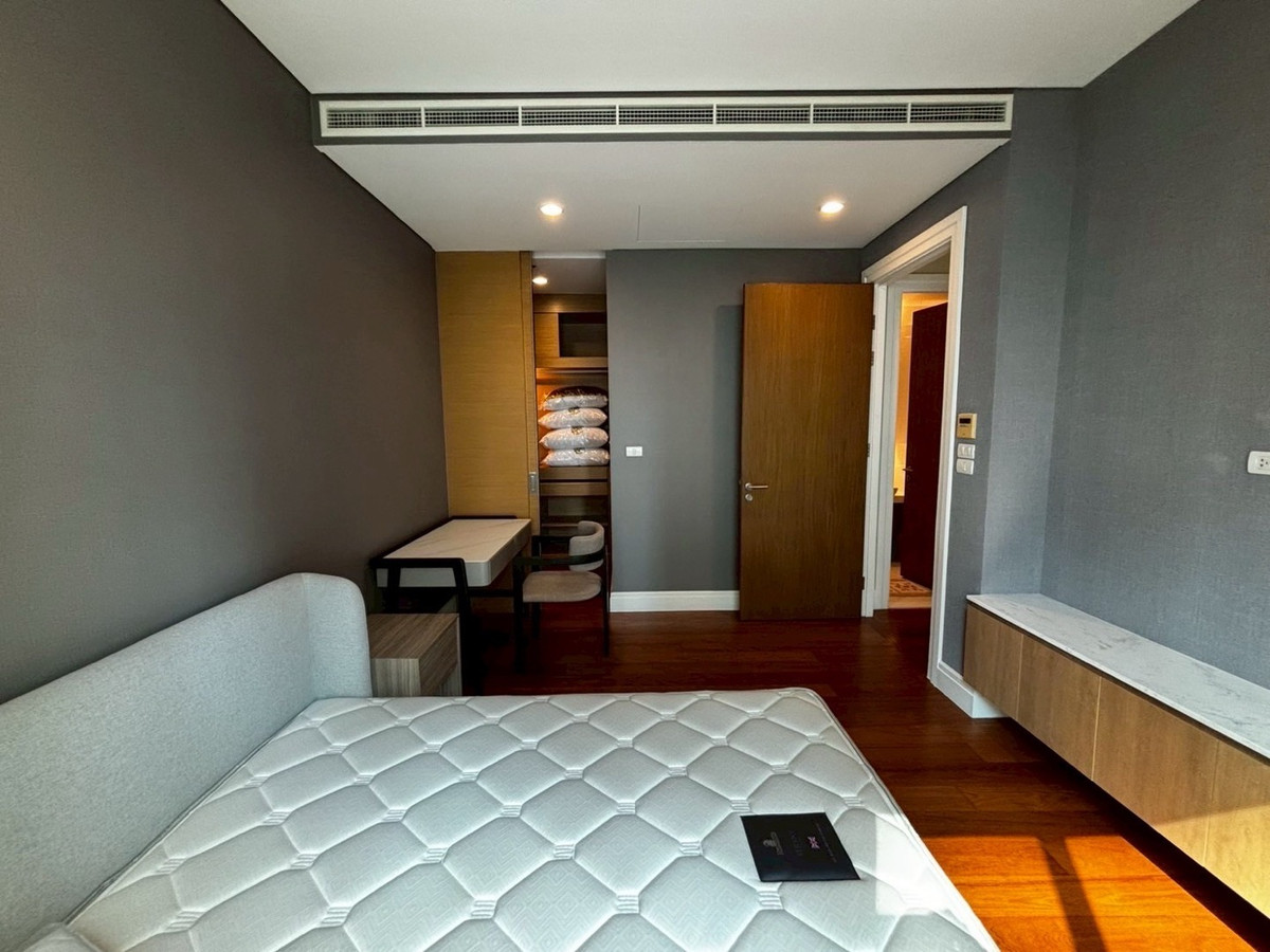 For RentCondoSukhumvit, Asoke, Thonglor : Bright 24- new renovated room.  for rent- 0816037454