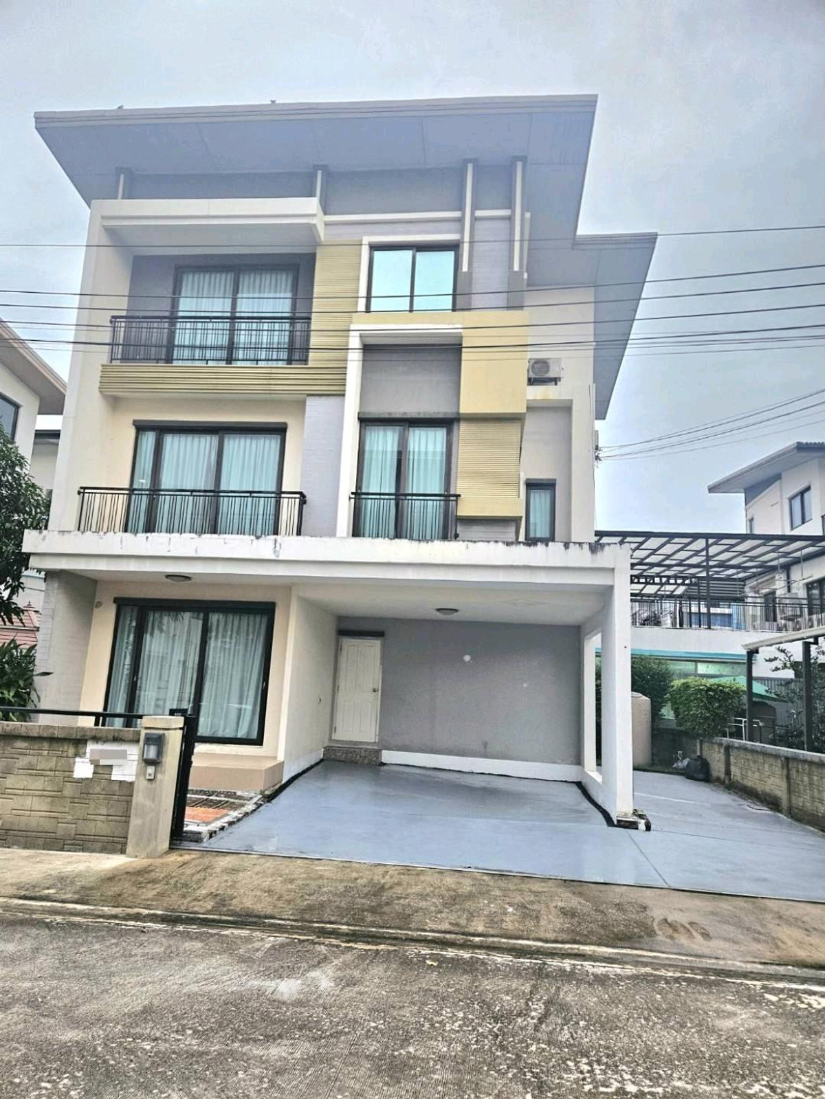 For RentHouseNawamin, Ramindra : Single house for rent, Golden Prestige Village, Watcharapol, Sukhapiban 5.