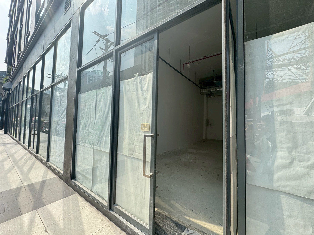 For RentRetail SpaceOnnut, Udomsuk : Retail Space next to BTS on Sukhumvit Road, suitable for all types of businesses ** NO CO-AGENT ** 