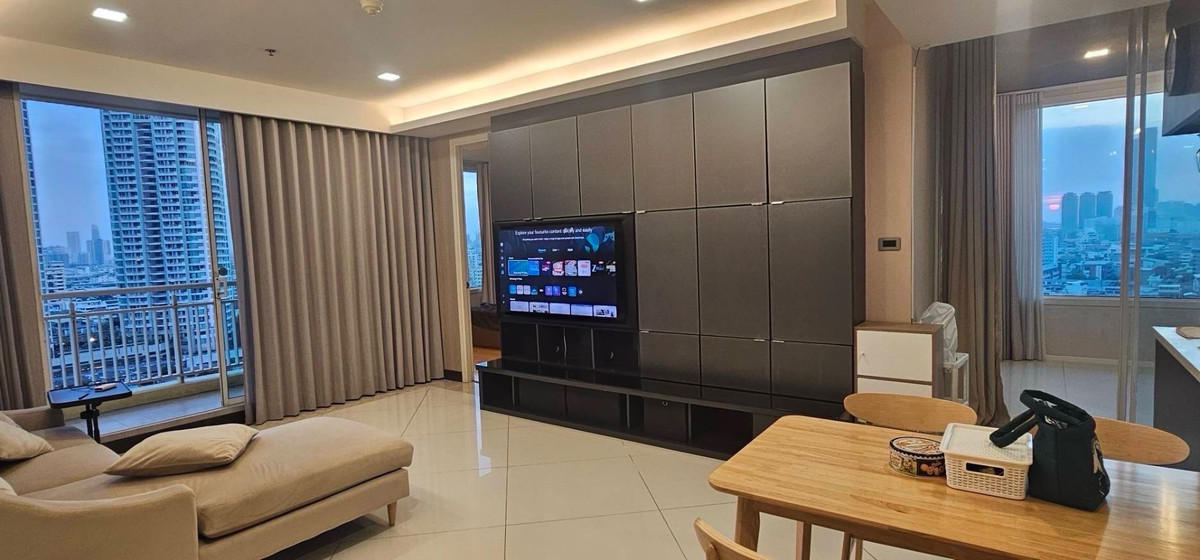 For RentCondoSathorn, Narathiwat : The Empire Place for rent. 0816037454