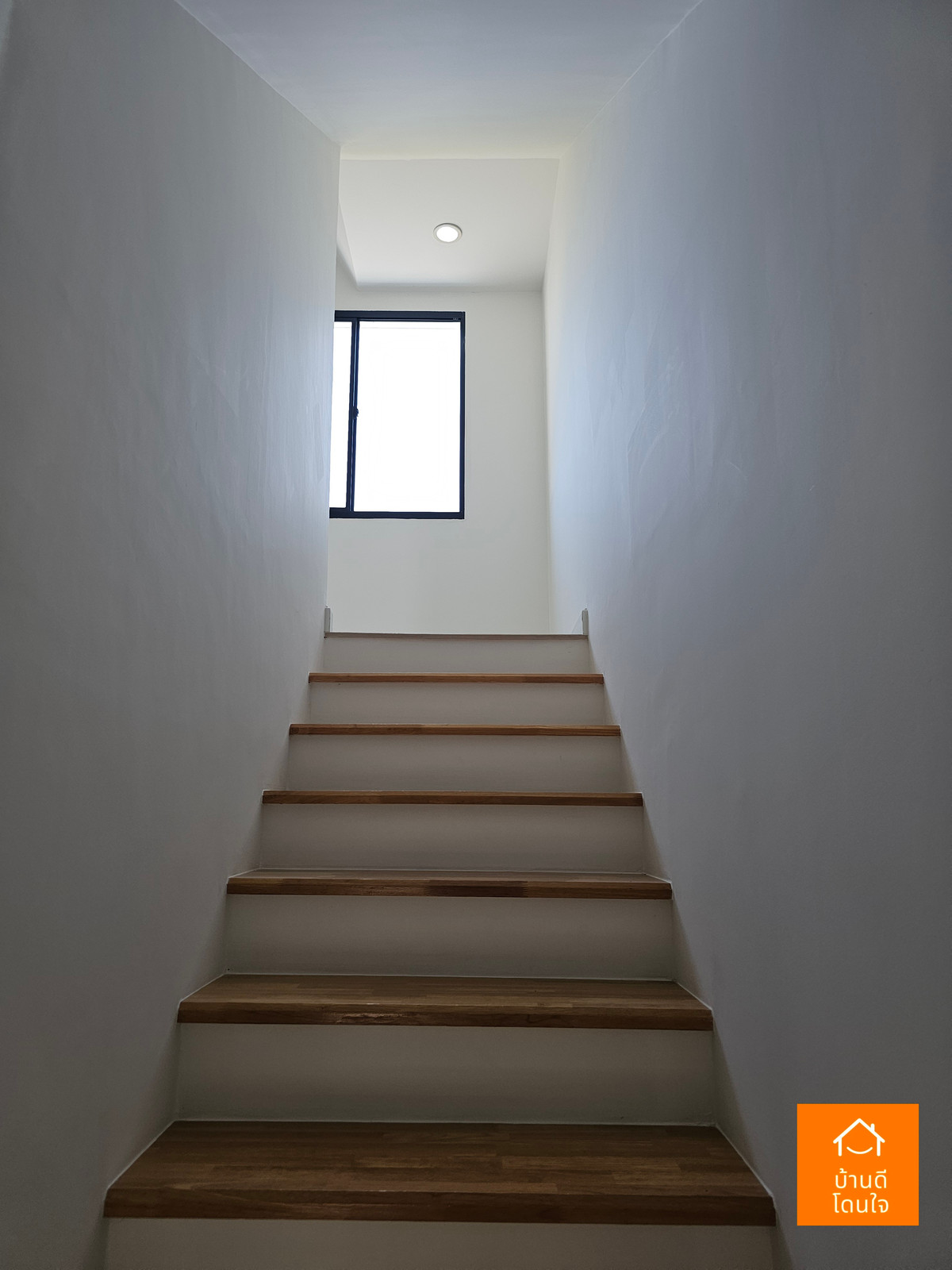 ขายทาวน์โฮมนวมินทร์ รามอินทรา : โปรไฟไหม้ 🔥บ้านกลางเมือง นวมินทร์42 (33 ตร.ว.) หลังมุม รีโนเวทใหม่สวย ใกล้เดอะมอล์บางกะปิ 