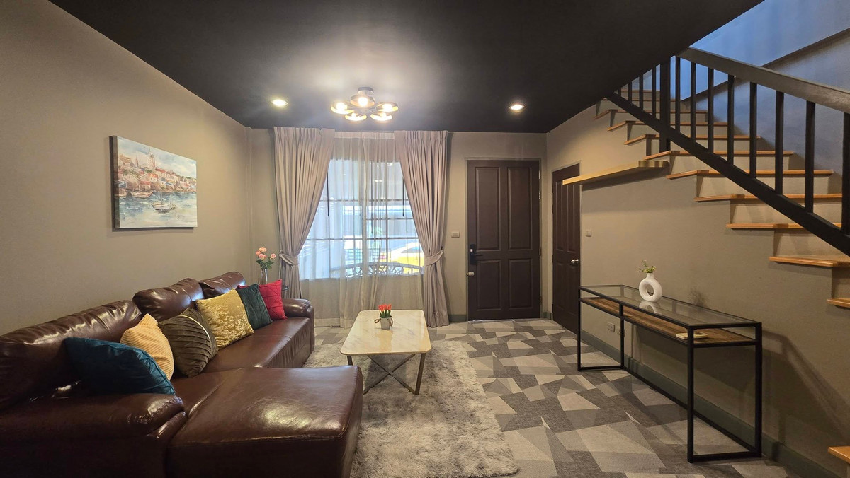 ให้เช่าทาวน์โฮมพัฒนาการ ศรีนครินทร์ : ให้เช่าทาวน์โฮม 3 ชั้น รีโนเวทใหม่  ทาวน์พลัส  พระราม9 กรุงเทพกรีฑา ซอย7 ทาวน์โฮม 3 ชั้น เนื้อที่ 24 ตร.วา พื้นที่ใช้สอย 155 ตร.ม 3 ห้องนอน 3 ห้องน้ำ 2 ห้องรับแขก