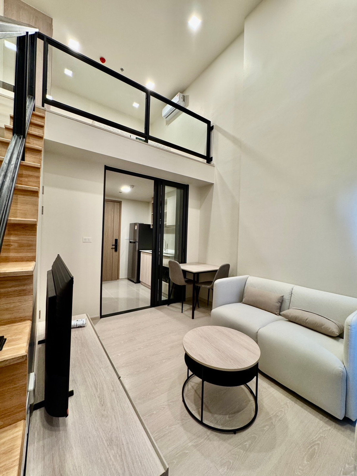 For RentCondoWongwianyai, Charoennakor : 🔥 For rent FLO by Sansiri, Loft room, high ceiling!