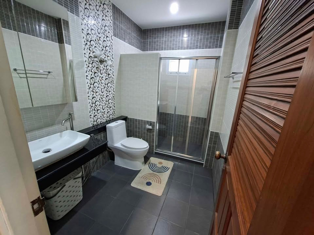 ให้เช่าบ้านพัทยา บางแสน ชลบุรี สัตหีบ : 🏡 Pool Villa ให้เช่า | หมู่บ้าน ซีรีนเพลส ห้วยใหญ่ | 3 ห้องนอน | เลี้ยงน้องหมาได้ | เพียง 38,000 บาท/เดือน