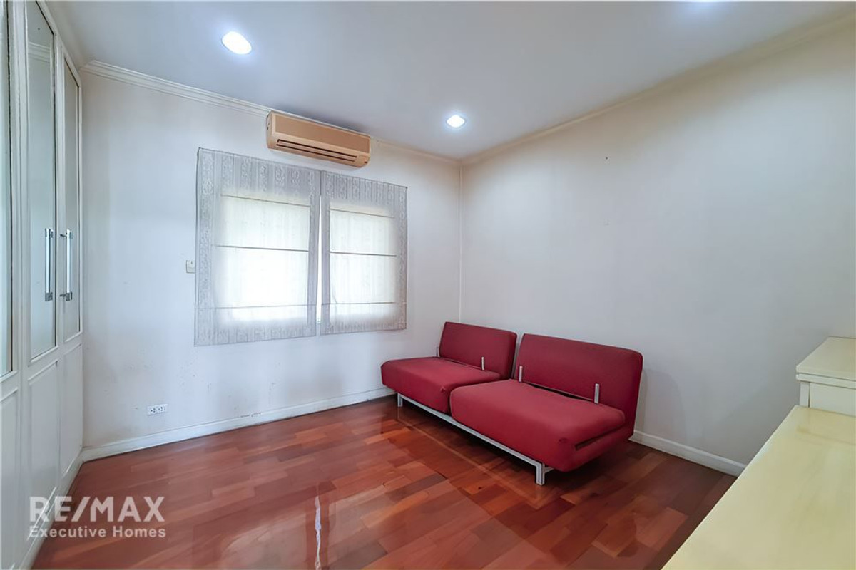 ขายบ้านลาดกระบัง สุวรรณภูมิ : ขายด่วน! บ้านพร้อมที่ดินใหญ่ 181 ตร.ว. ใกล้สวนหลวง ร.9 เพียง 2.5กม.