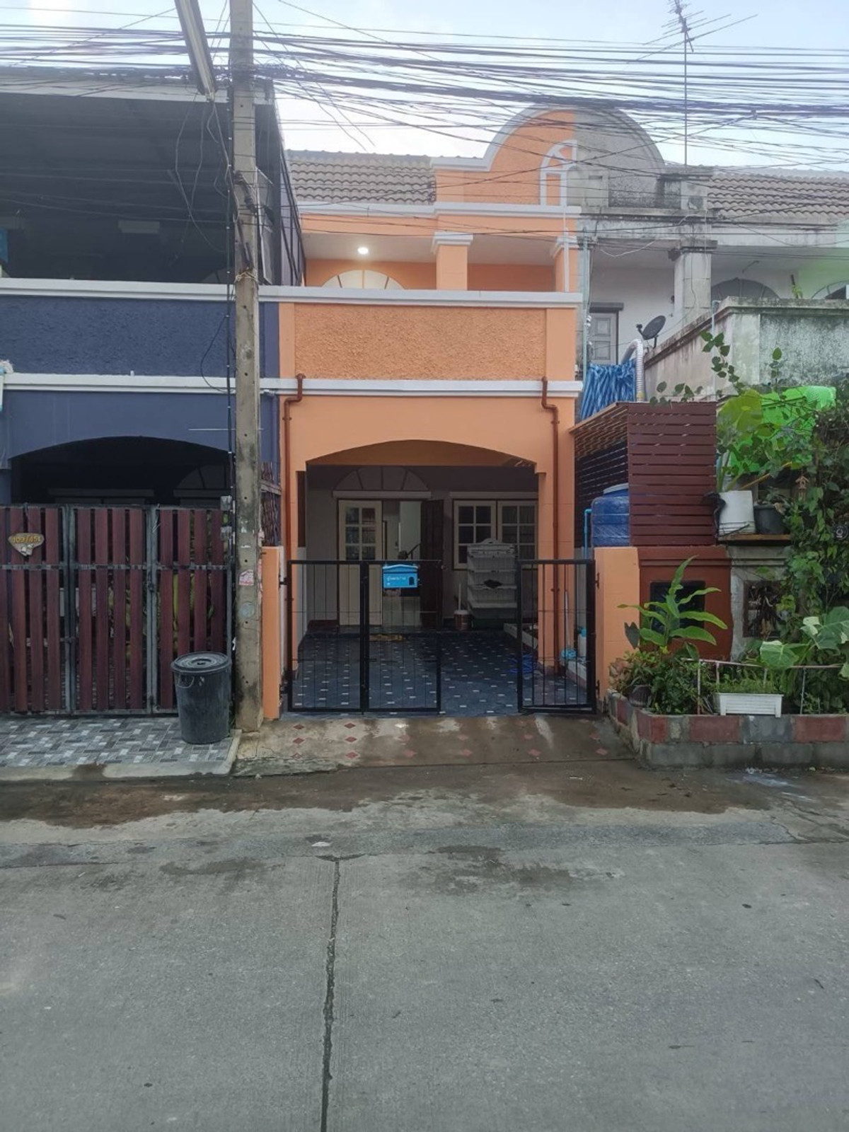 For SaleTownhomePathum Thani,Rangsit, Thammasat : Townhouse for Sale in Khlong Song, Pathum Thani