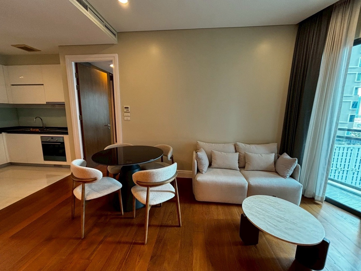 For RentCondoSukhumvit, Asoke, Thonglor : Bright 24- new renovated room.  for rent- 0816037454