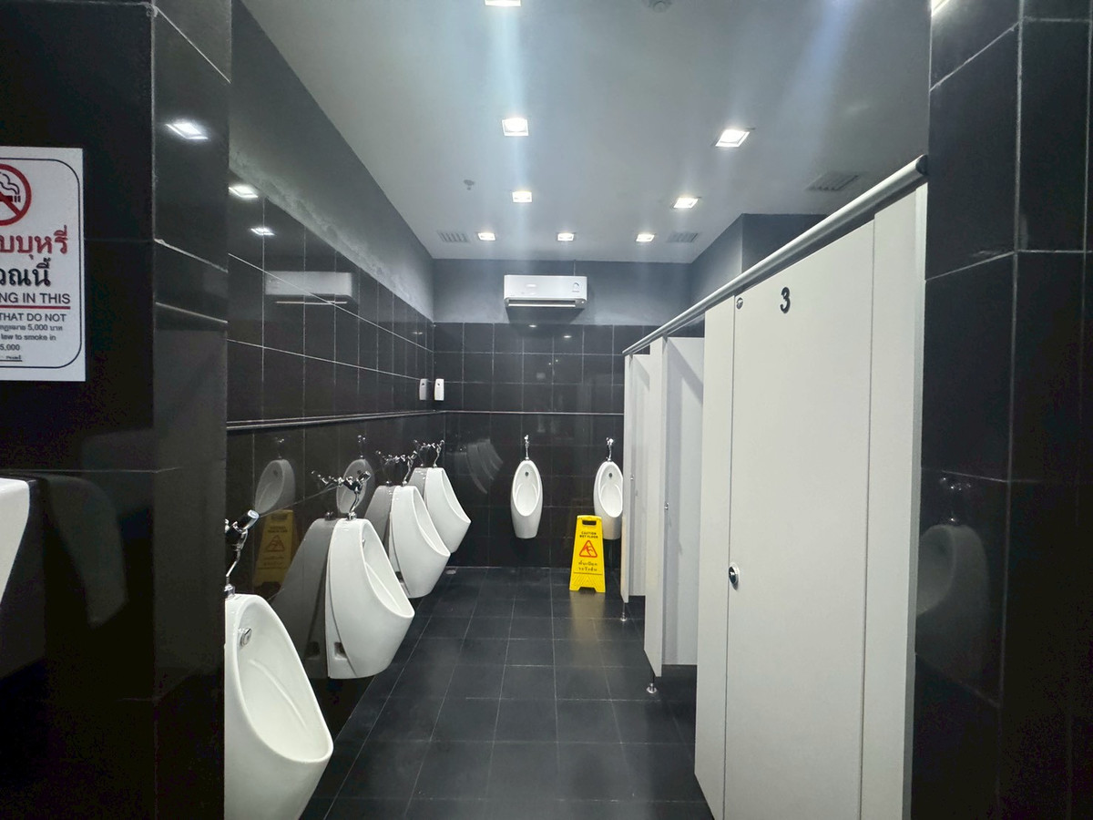 For RentRetail SpaceOnnut, Udomsuk : Retail Space next to BTS on Sukhumvit Road, suitable for all types of businesses ** NO CO-AGENT ** 