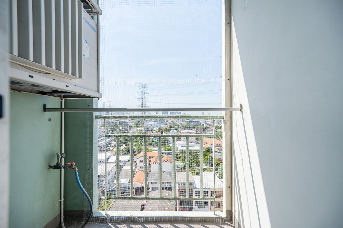 For SaleCondoBang Sue, Wong Sawang, Tao Pun : Condo near the BTS, only 5 minutes! Complete facilities Plus lots of furniture so you can just carry your bags and move in! Lumpini Ville Prachachuen-Phongphet 2