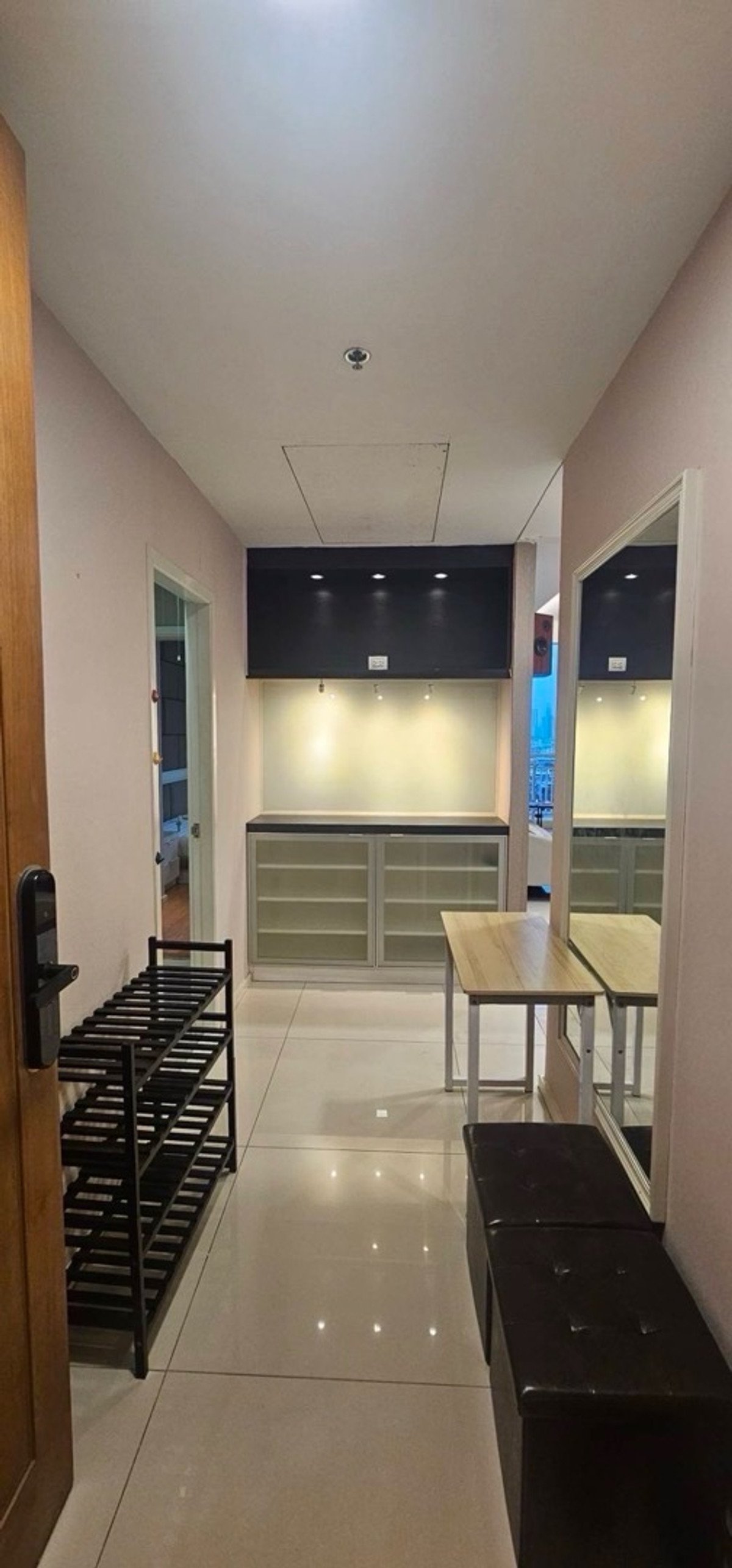 For RentCondoSathorn, Narathiwat : The Empire Place for rent. 0816037454