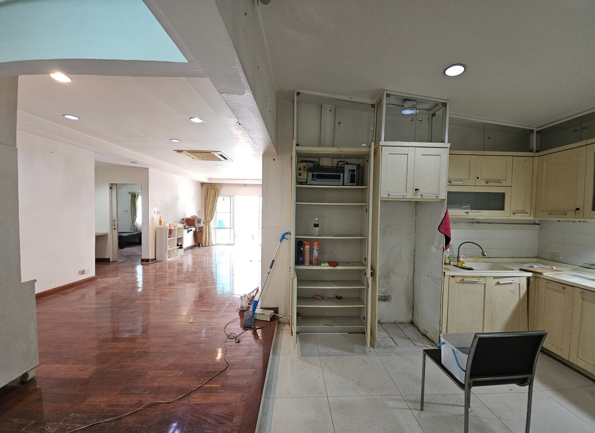 ขายที่ดินรัชดา ห้วยขวาง : โปรไฟไหม้ 🔥 ที่ดินแถมบ้าน (64 ตร.ว.) ซอยรัชดานิเวศน์ 1/1  ใกล้ MRT ห้วยขวาง เพียง 1.7 กม.