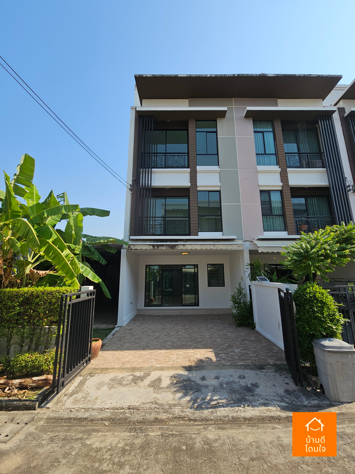 For SaleTownhomeNawamin, Ramindra : Special discount on Baan Klang Muang Nawamin 42 (33 sq m), corner house, newly renovated, beautiful. Near The Mall Bangkapi